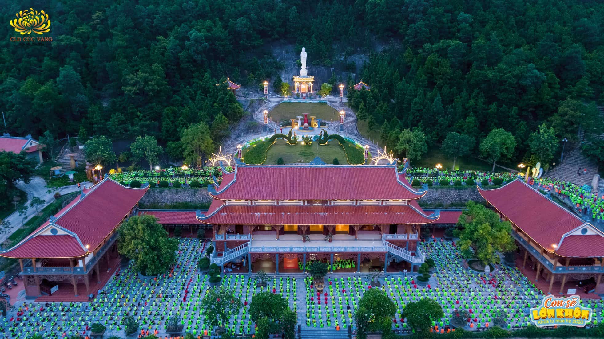 Hơn 3000 bạn khóa sinh đã vân tập về đền thờ lưu danh Anh hùng liệt sĩ chùa Ba Vàng