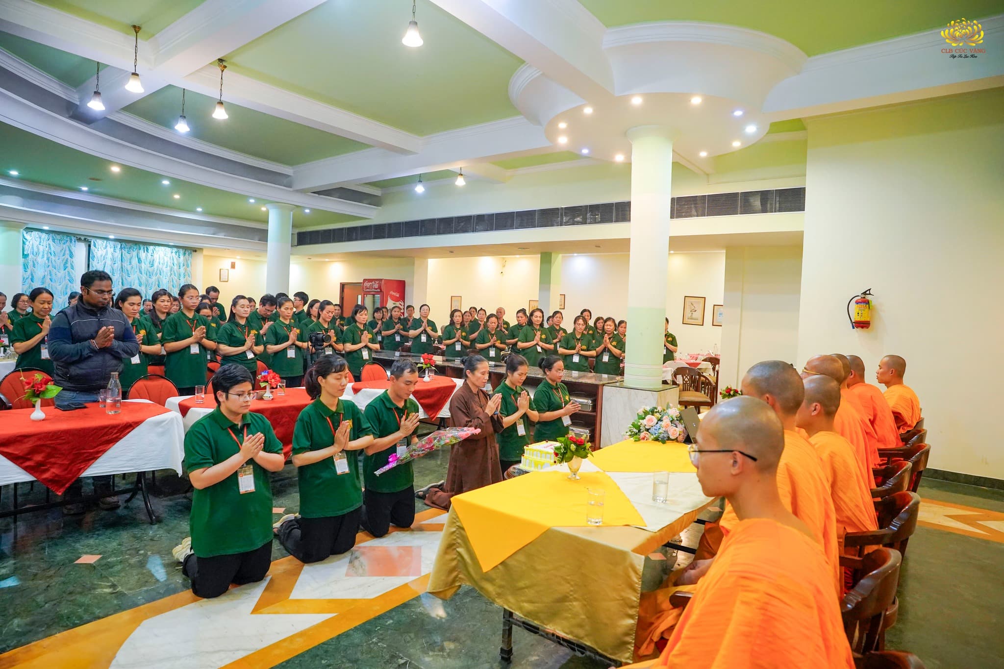 Cô chủ nhiệm cùng các Phật tử trong đoàn hành hương số 5 Ấn Độ thành kính dâng lời tri ân Sư Phụ nhân ngày nhà giáo Việt Nam 20/11.