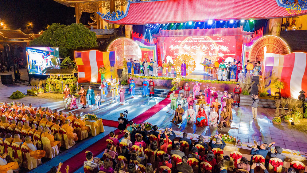 Màn trình diễn thời trang nhà Trần được đón nhận trong Đêm văn nghệ Kính mừng sinh nhật Phật Hoàng Trần Nhân Tông lần thứ 764