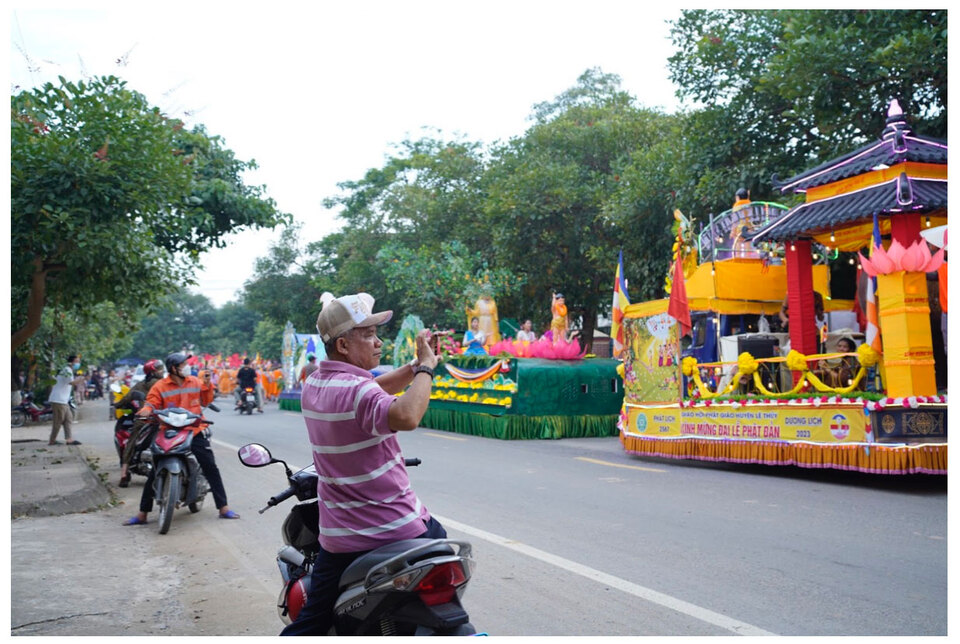 Người dân Quảng Bình rất đón chào lễ Phật đản