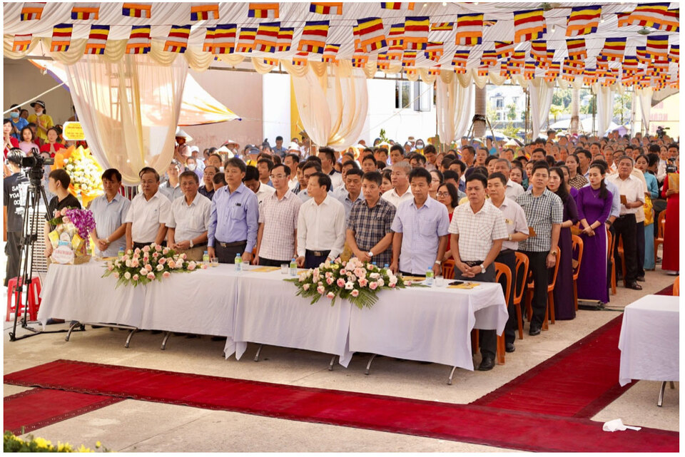 Đại biểu chính quyền tham dự lễ Phật đản ở huyện Minh Hóa