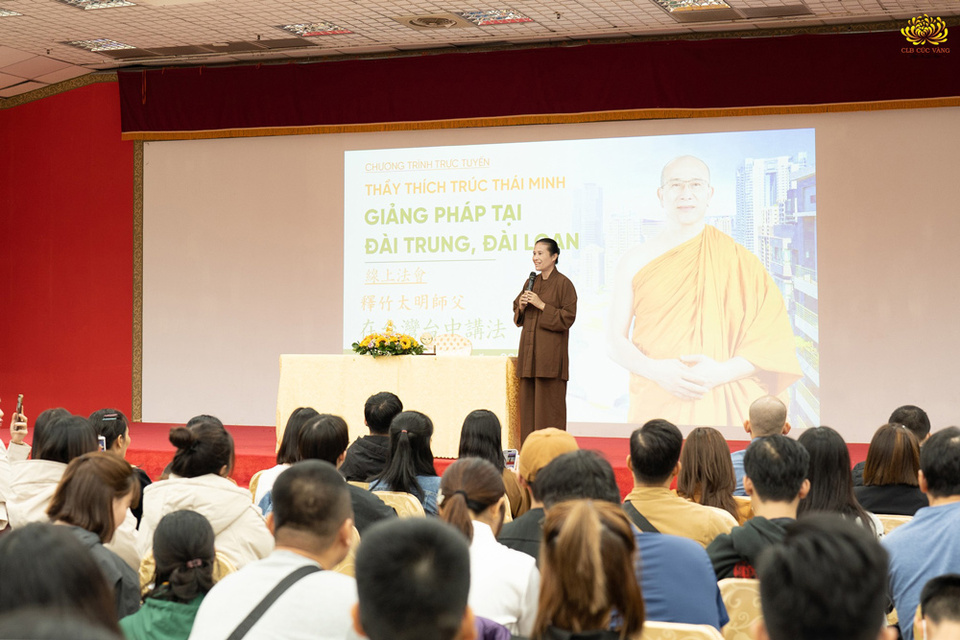 Cô Phạm Thị Yến chia sẻ với nhân dân, Phật tử tại Đài Trung