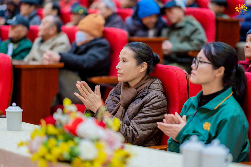 Cô Phạm Thị Yến tham dự chương trình trao tặng quà Tết Nhân Ái - Xuân Giáp Thìn 2024