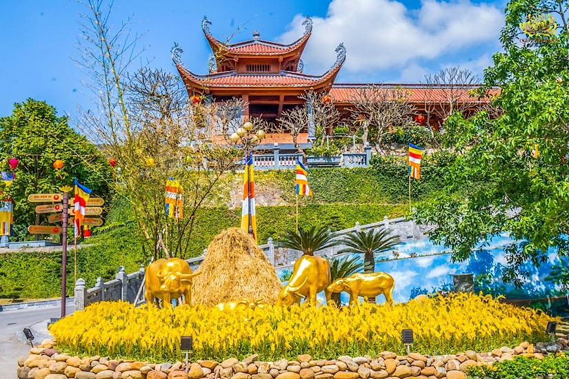 Một góc tiểu cảnh tại chùa Ba Vàng, tái hiện lại hình ảnh thôn quê của Việt Nam