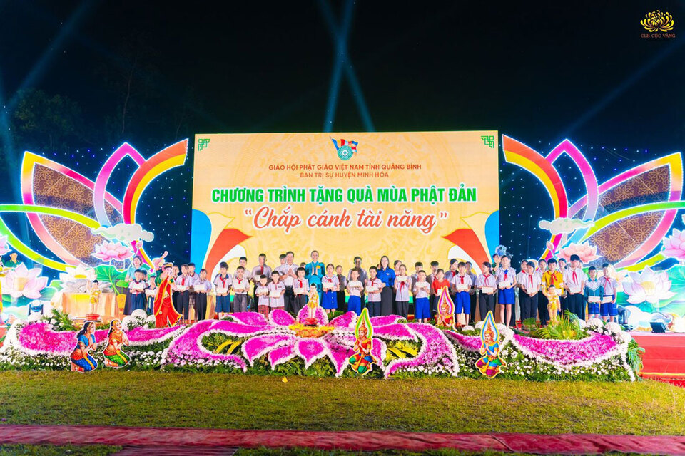 Chương trình Tặng quà mùa Phật đản - Chắp cánh tài năng được diễn ra trong đêm Văn nghệ kính mừng Phật đản do BTS GHPGVN huyện Minh Hóa tổ chức vào ngày 16/04/GT (tức ngày 23/05/2024) vừa qua
