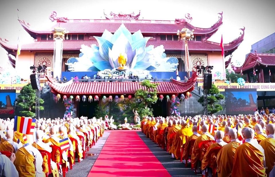 Đại lễ Phật đản tại Việt Nam Quốc Tự (TP. Hồ Chí Minh)