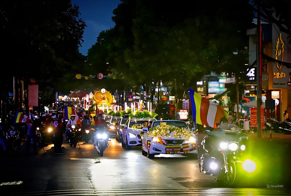 Dòng xe hoa được tổ chức bởi BTS GHPGVN thành phố Buôn Ma Thuột (tỉnh Đắk Lắk)