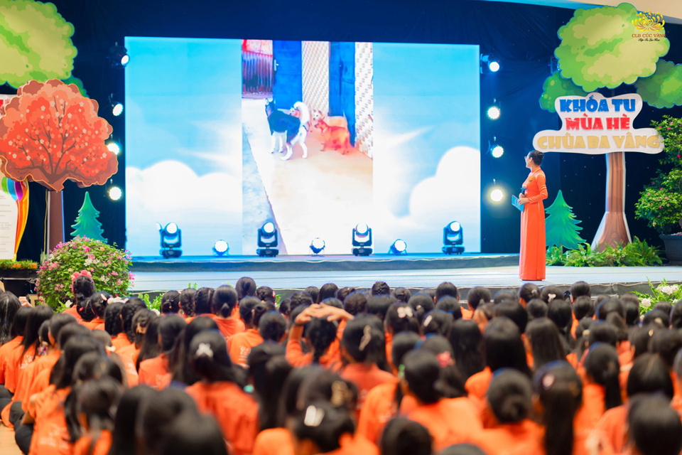 Qua những video minh họa gần gũi, Cô Phạm Thị Yến đã giúp các bạn khóa sinh nhận biết được những thói quen chưa tốt và cách rèn sửa để có đức tính tốt đẹp