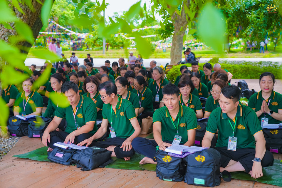 Mong rằng, các Phật tử sẽ tiếp tục tinh tấn tu tập, thực hành các thiện pháp để thoát khỏi khổ đau và đem lại lợi ích, hạnh phúc cho mọi người, mọi loài