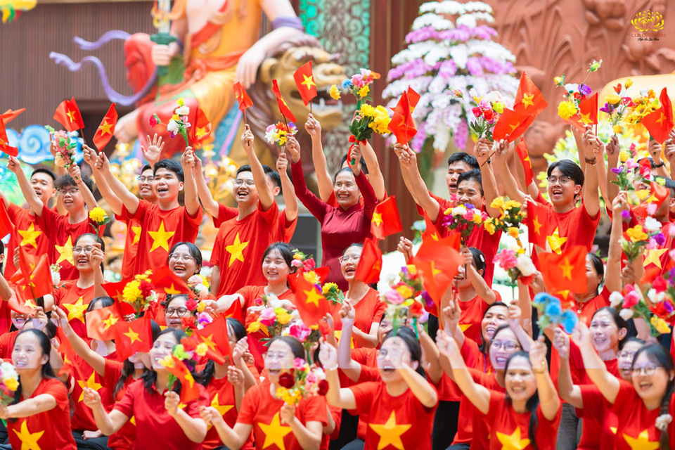 Nhiệt liệt chào mừng 50 năm ngày thống nhất đất nước!
