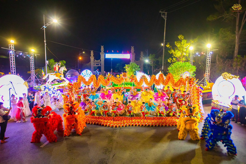 kinh-mung-dai-le-phat-dan