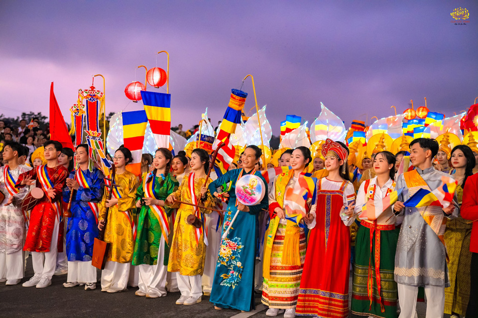 sac-mau-vesak-2025
