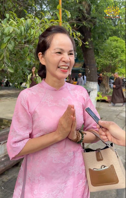 Sau khi chiêm bái Xá lợi Phật, Phật tử bày tỏ niềm tự hào về hình ảnh con người Việt Nam đạo đức, trí tuệ