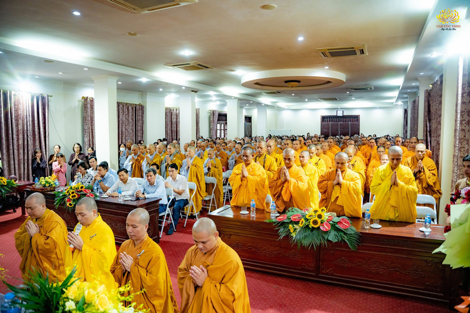 Chư Tăng Ni chùa Ba Vàng vân tập về Trường hạ - chùa Trình cùng các chư Tăng Ni các nơi (08/5/Quý Mão)