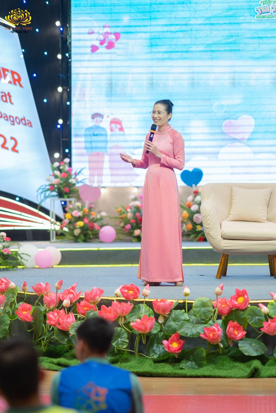 Cô Phạm Thị Yến trong buổi chia sẻ về chủ đề tình yêu và sự nghiệp