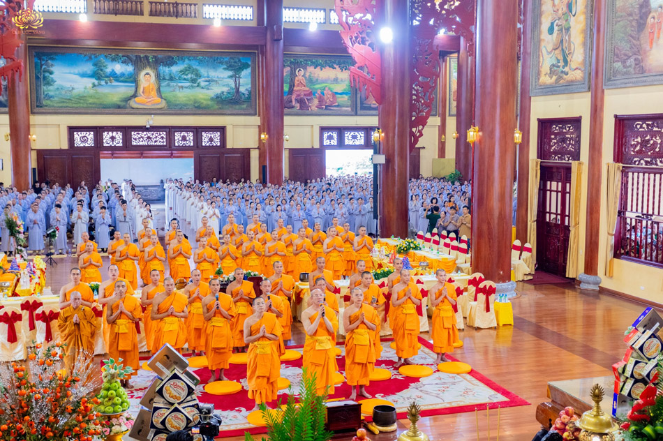 Các Phật tử tham gia đại lễ phát Bồ đề tâm năm 2024 tại chùa Ba Vàng