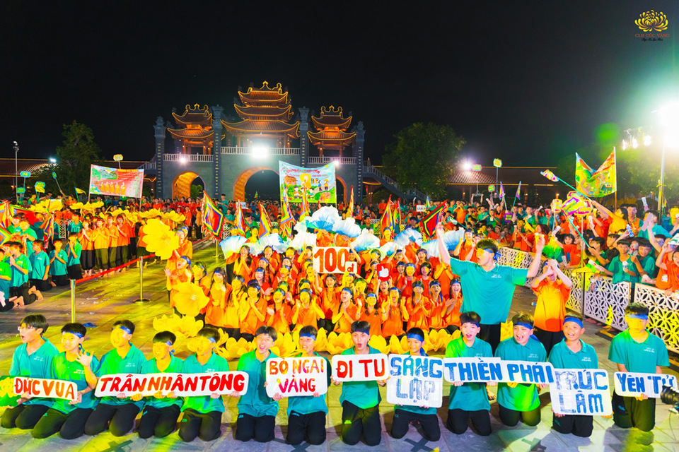 Chúng Ca Chiên Diên với màn trình diễn đầy sáng tạo và sôi động qua ca khúc