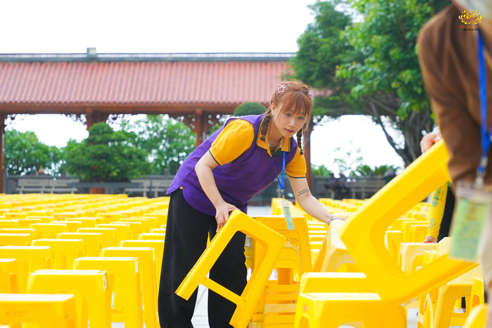 Chị Mỹ (Đà Nẵng) chia sẻ niềm hạnh phúc khi được góp một phần nhỏ bé trong hạnh nguyện ươm mầm tuổi trẻ của Sư Phụ Thích Trúc Thái Minh