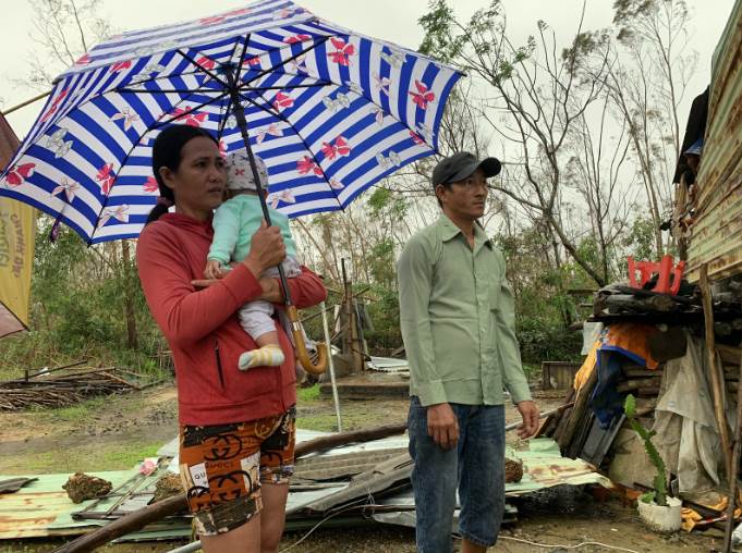 Gia đình anh Nguyễn Quốc Trầm và chị Đinh Thị Bèn cùng con nhỏ tại xã Tam Phú, thành phố Tam Kỳ, tỉnh Quảng Nam 