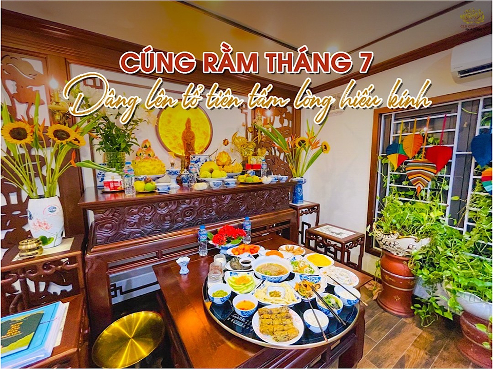 Nhân mùa Vu lan, các Phật tử trong CLB Cúc Vàng đã cùng nhau chuẩn bị những mâm cơm tươm tất và hương, hoa để dâng lên cúng cho ông bà, tổ tiên