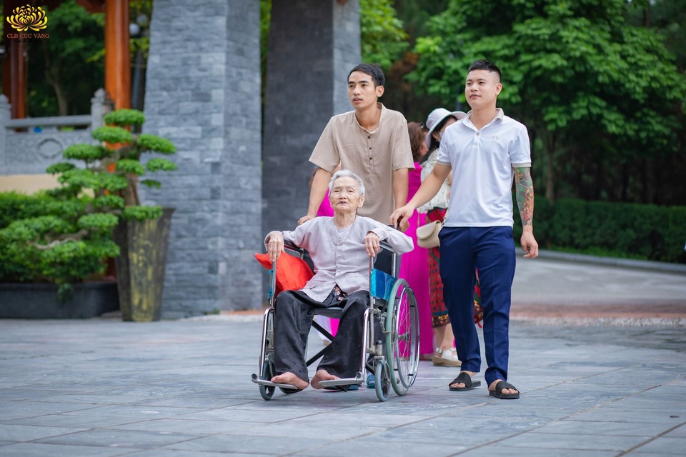 Mong rằng, các Phật tử cùng cha mẹ sẽ có một mùa Vu lan thật ý nghĩa và hạnh phúc trong giáo Pháp của Như Lai