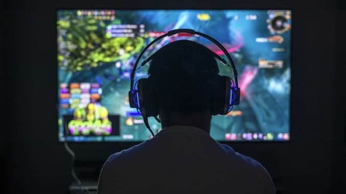 Nhiều người say mê game đến quên ăn, quên ngủ (ảnh minh họa)