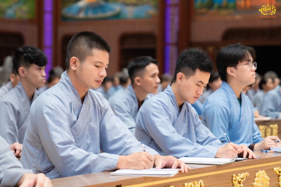Nghe Pháp giúp tâm được tịnh tín và dần dần sẽ trở thành bậc hiền trí