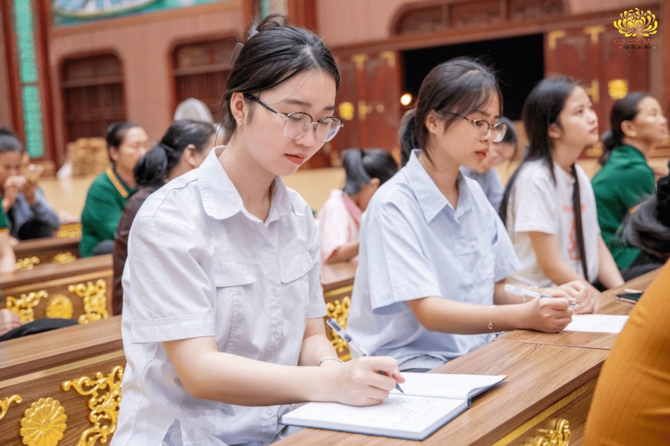 Làm cho trong sạch những điều được nghe là một trong những lợi ích của việc nghe Pháp