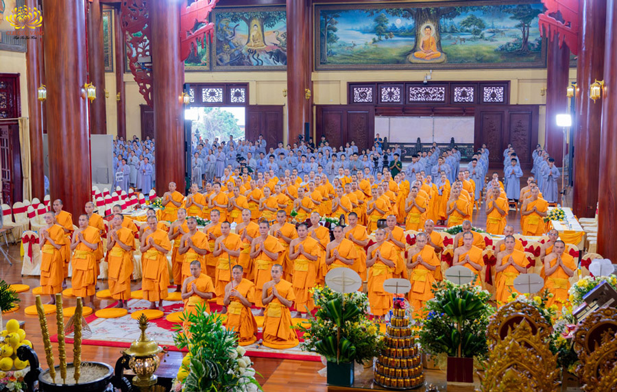 Chư Tăng chùa Ba Vàng thiết lập Pháp đàn Lương Hoàng Bảo Sám trong 3 ngày 3 đêm