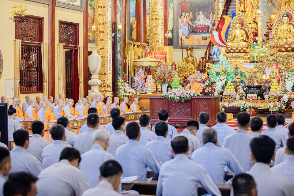 Nghe và thực hành Pháp sẽ giúp đoạn diệt tà kiến (ảnh minh họa)