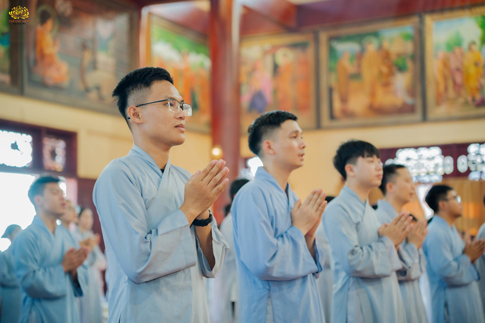 Quy y Tam Bảo giúp dứt được nghiệp tà kiến (ảnh minh họa)