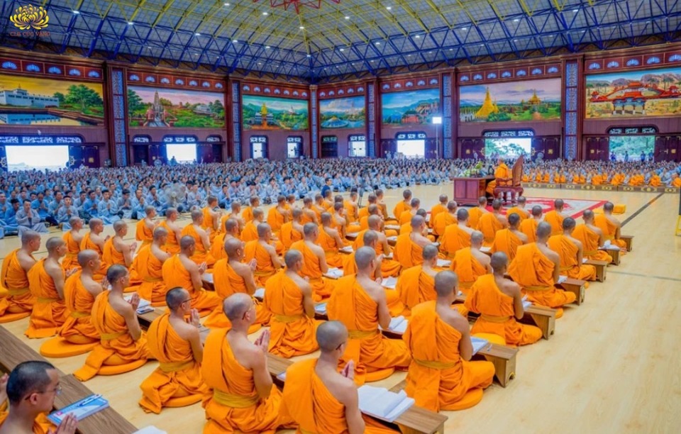 Pháp thí là giúp người biết được tri kiến của Phật để tu tập bớt khổ 