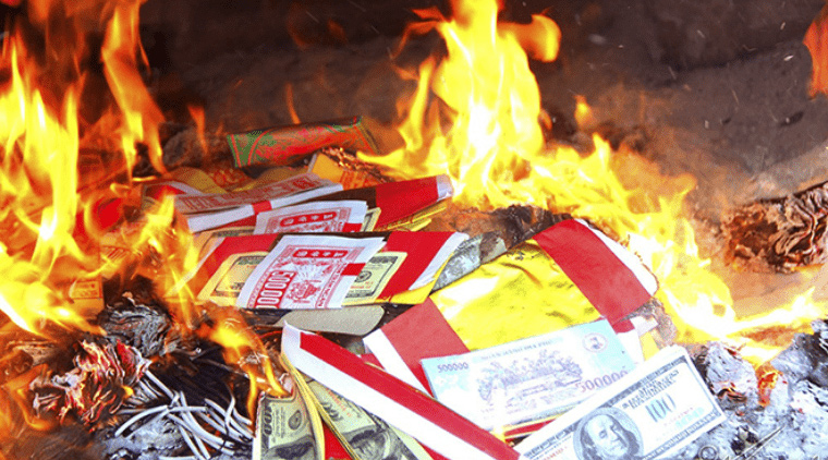 Đốt vàng mã không giúp gia tiên bớt khổ, được hạnh phúc