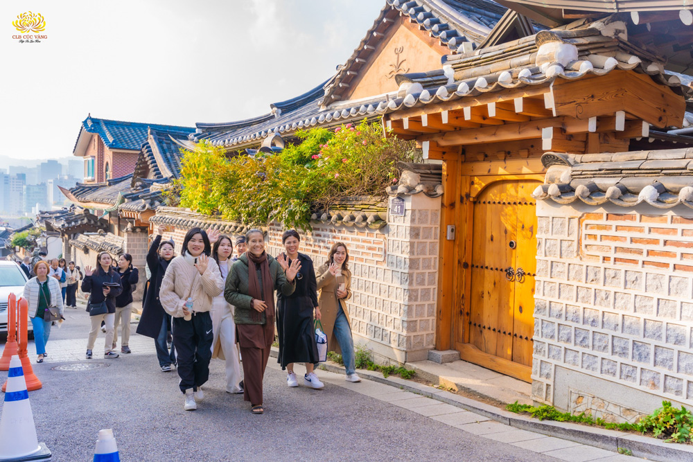 Seoul - Khám phá vẻ đẹp lịch sử tại làng cổ Bukchon Hanok và bảo tàng dân gian Hàn Quốc