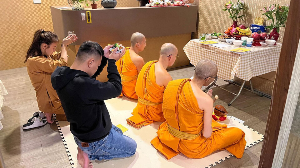 Niềm hạnh phúc vô bờ của các Phật tử xa xứ Đài Loan khi được chư Tăng chùa Ba Vàng đến nhà làm lễ