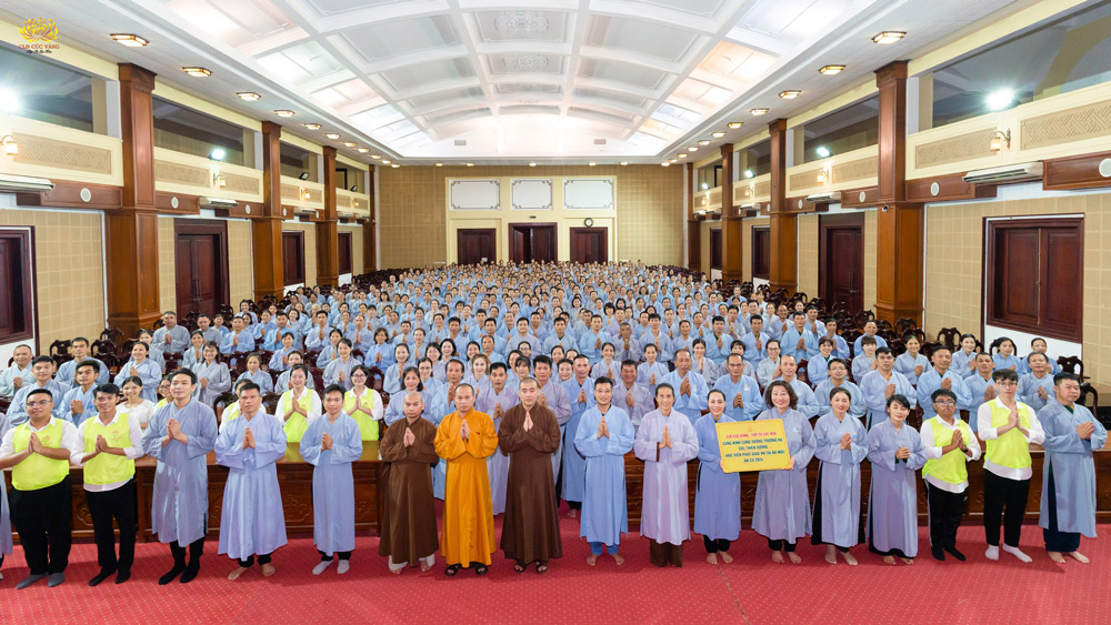 Phật tử CLB Cúc Vàng thành kính cúng dường trường hạ Sóc Thiên Vương - Học viện Phật giáo Việt Nam (Sóc Sơn, Hà Nội)