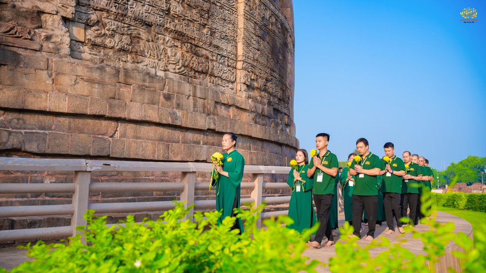 Tháp Chuyển Pháp Luân, Ấn Độ: Lắng đọng giây phút quán tưởng về Pháp giải thoát mà Thế Tôn đã thuyết giảng