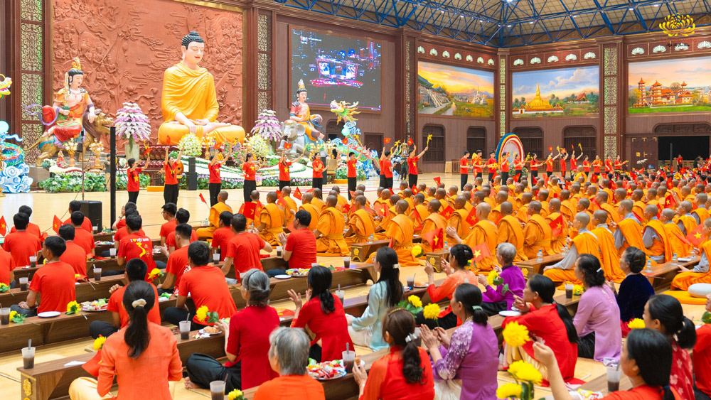 Kỷ niệm 50 năm ngày thống nhất đất nước: Phật tử hưởng ứng chương trình nghệ thuật - 'Mùa xuân thống nhất'