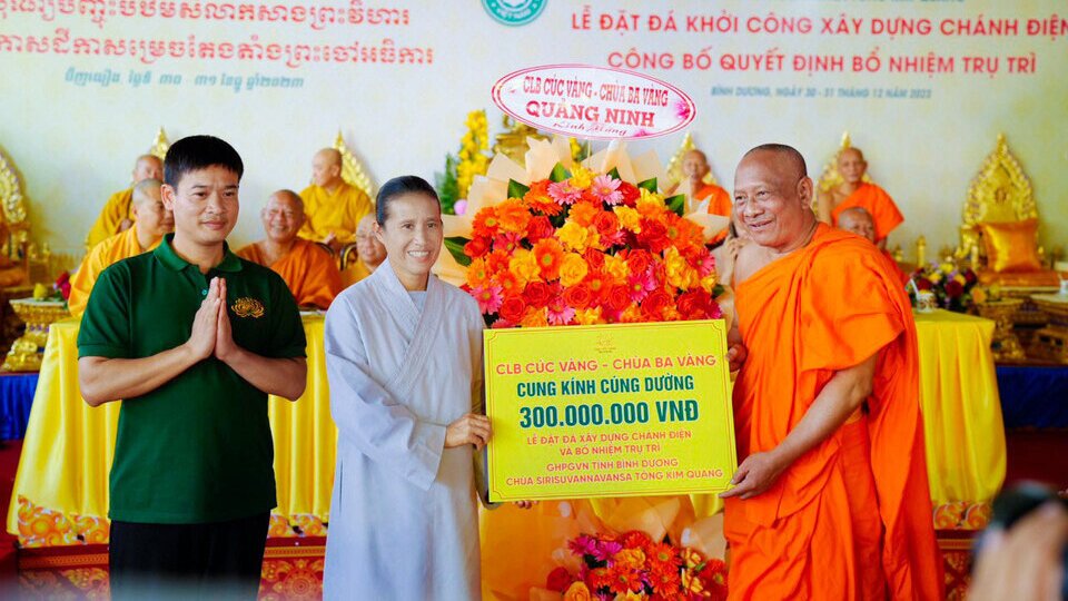 Hoan hỷ với sự cúng dường xây dựng chùa của các đại thí chủ - Lễ đặt đá khởi công xây dựng chánh điện chùa Sirisuvannavansa Tông Kim Quang