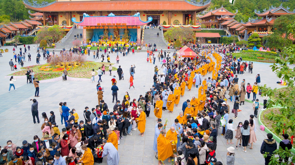 CLB La Hầu La với bình bát phước