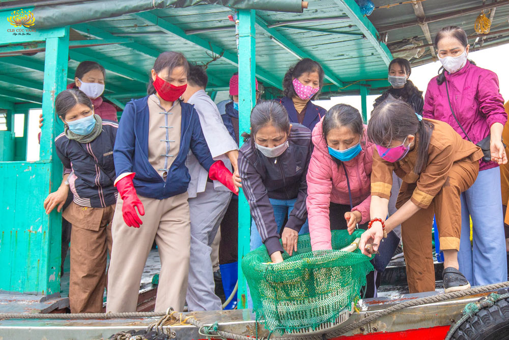 Thực hành phóng sinh - hồi hướng nguyện cầu cho đất nước được hưng thịnh, bình an