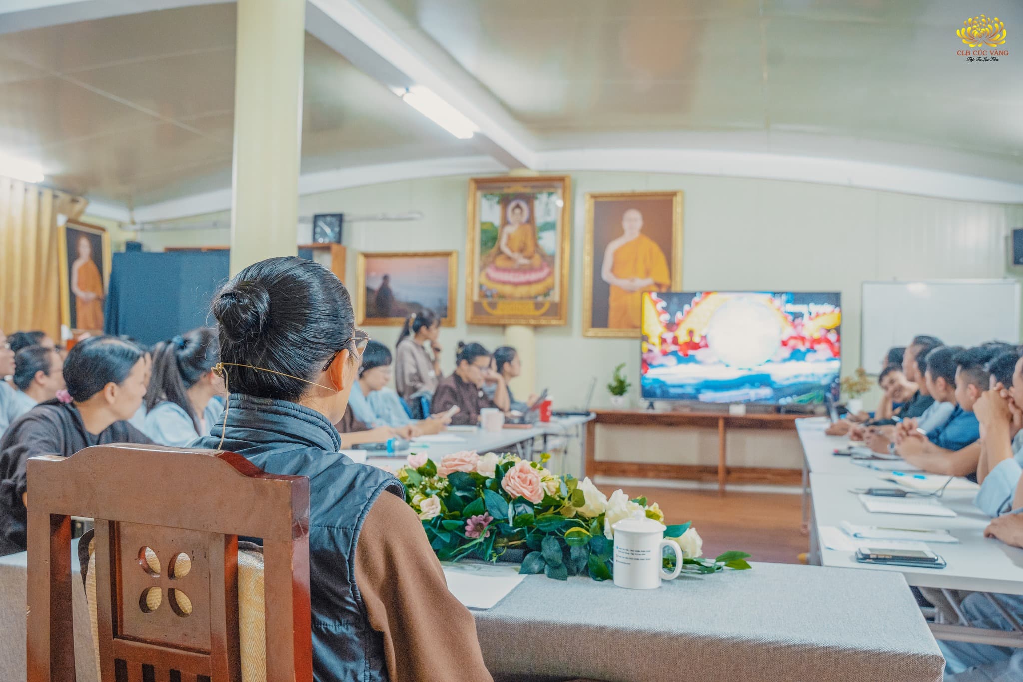 Với sự đồng hành và chỉ dạy trực tiếp của Cô chủ nhiệm, các ban đều được họp bàn trên tinh thần lục hòa để cùng nhau lên ý tưởng, chuẩn bị cho việc tổ chức Đại lễ Phật đản sẽ diễn ra trong thời gian tới