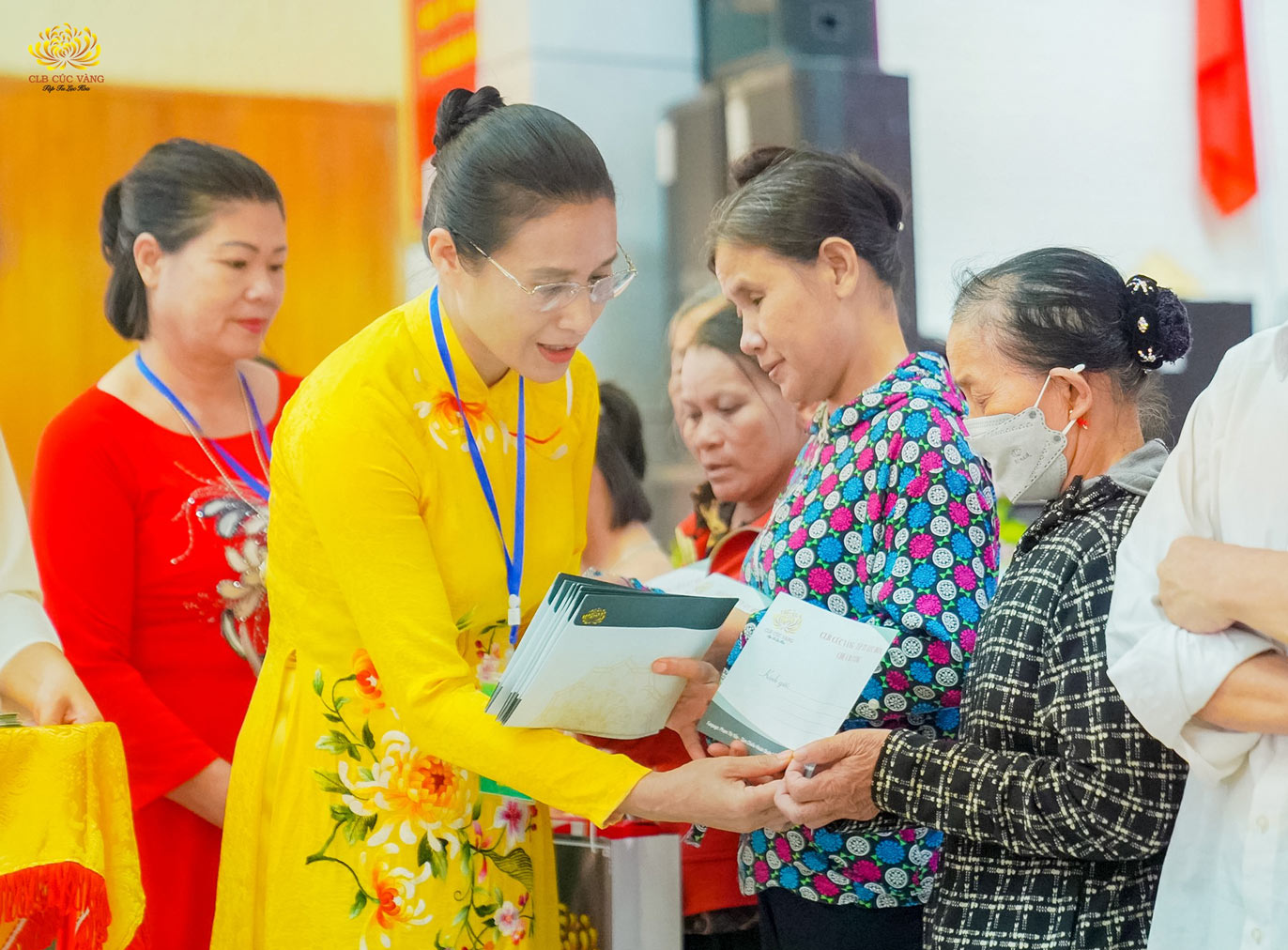 Các phần quà ý nghĩa đã được Cô Phạm Thị Yến trao tặng tới các hộ gia đình có hoàn cảnh khó khăn trên địa bàn thị xã Ba Đồn, Quảng Bình