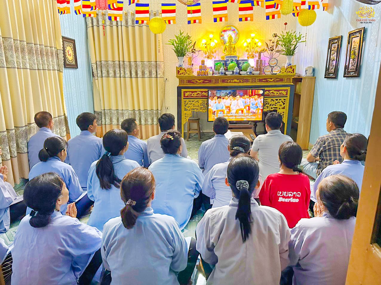 Các Phật tử đạo tràng Trúc Đông - Bắc Từ Liêm, Hà Nội tập trung tu tập tại nhà