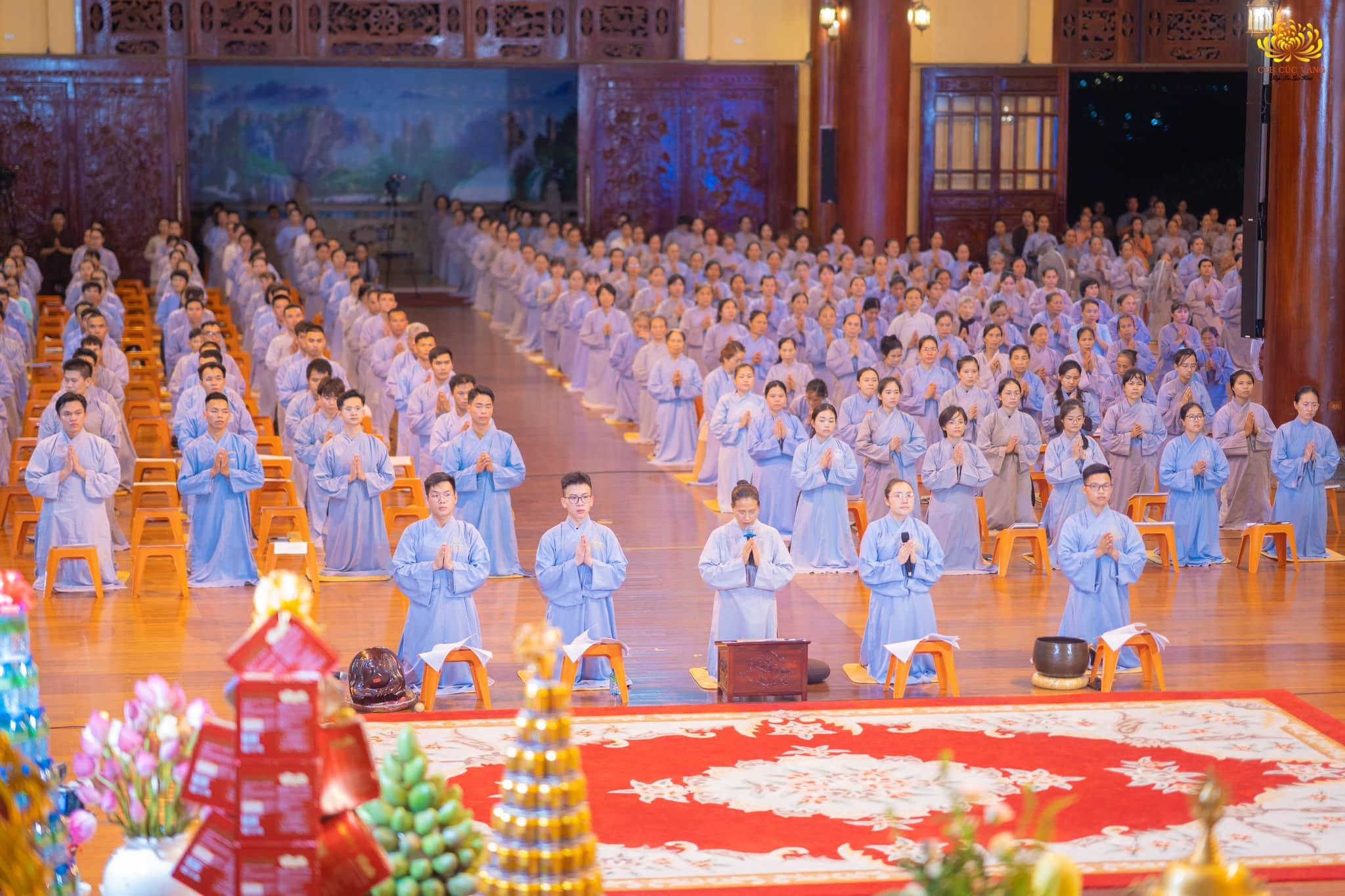 Các Phật tử trang nghiêm trong buổi lễ