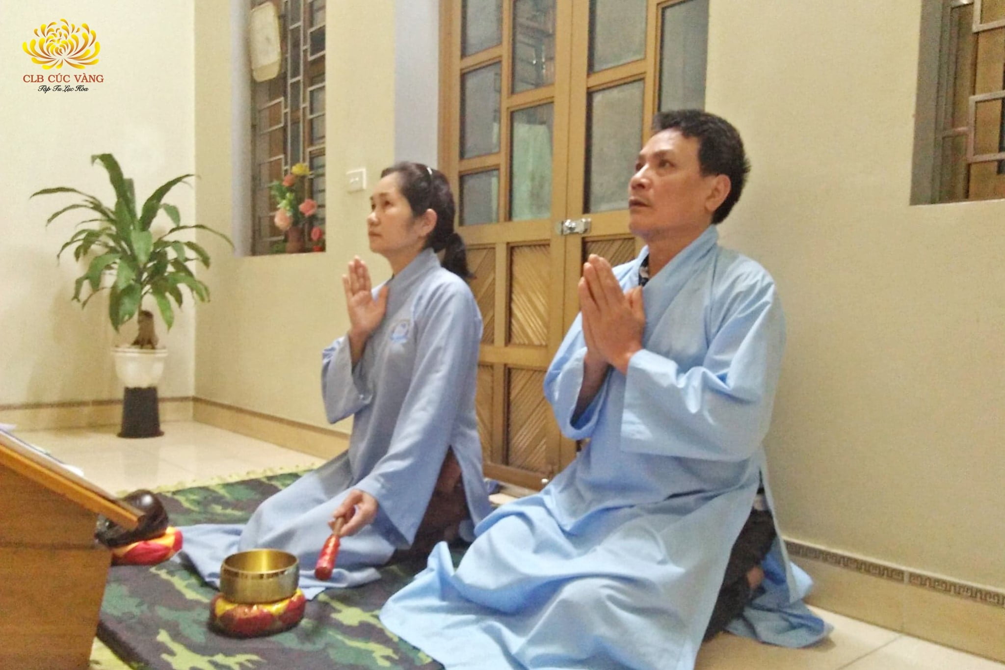 Hai vợ chồng Phật tử trong đạo tràng Bảo Yên - Lào Cai cùng nhau tu tập tại gia đình