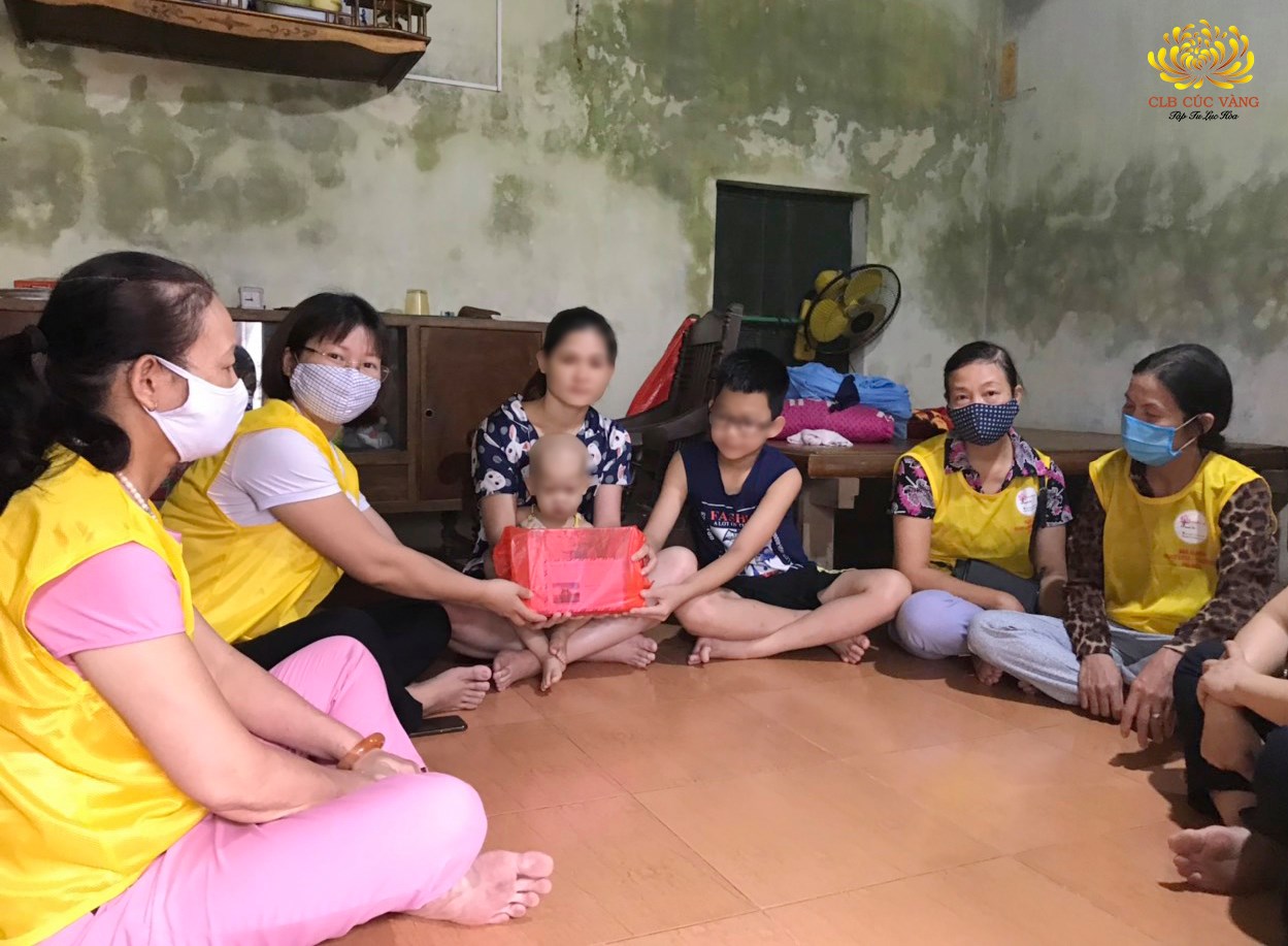 Hoạt động xã hội - Đạo tràng Minh Long Thanh Trì giúp đỡ học sinh nghèo vượt khó