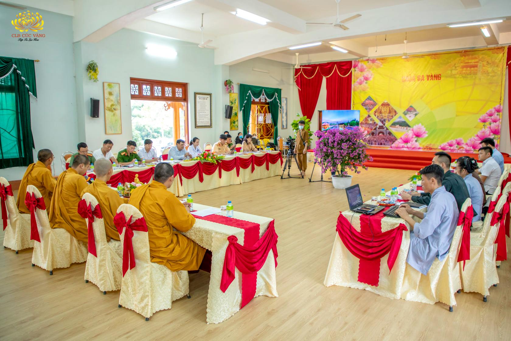 Buổi họp bàn công tác chuẩn bị lễ hội Hoa Cúc chùa Ba Vàng năm 2020
