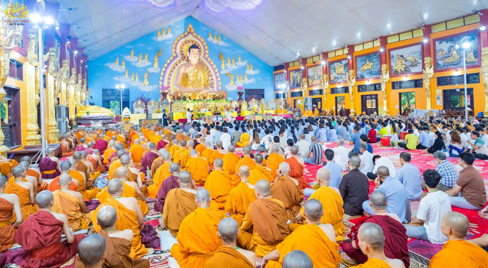 Buổi lễ diễn ra đầy ý nghĩa với sự tham dự của đông đảo chư tôn đức Tăng đang an cư tại Thiền viện cùng các Phật tử.