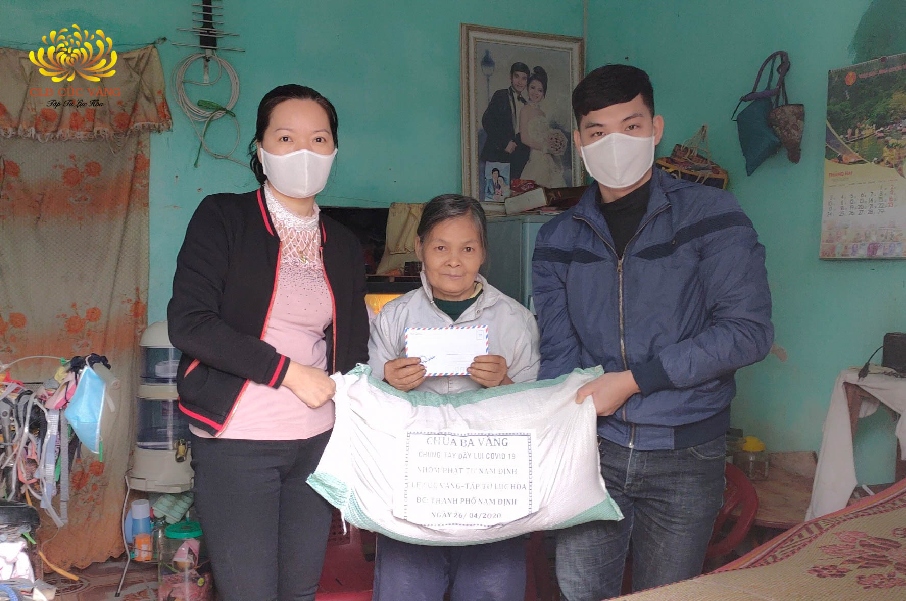Phát tặng gạo tại Nam Định và Ninh Bình - Phật tử CLB Cúc Vàng chia sẻ khó khăn cùng cộng đồng trong mùa dịch COVID-19